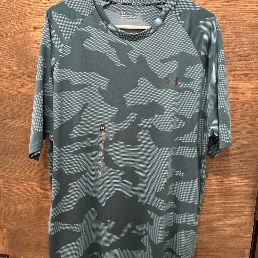 XL under Armour activewear shirt turquoise with some gray camo shirt